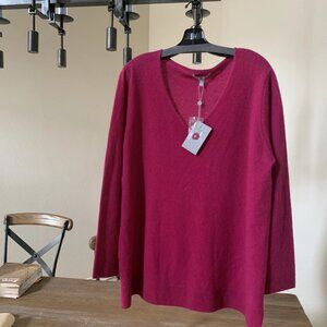NWT Neiman Marcus Berry l Cashmere V-Neck Sweater